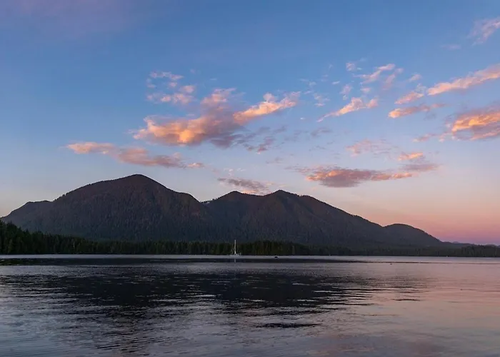 First Light - Waterfront, Hot Tub, Sauna, Ev
