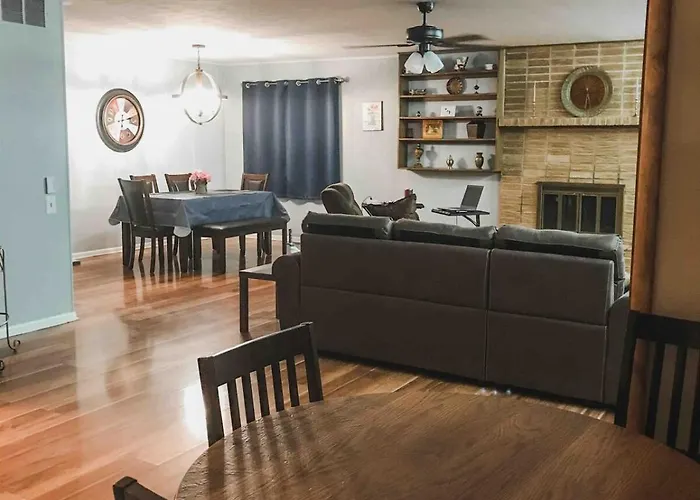 Entire House In The Heart Of Nw Ar With Office Space