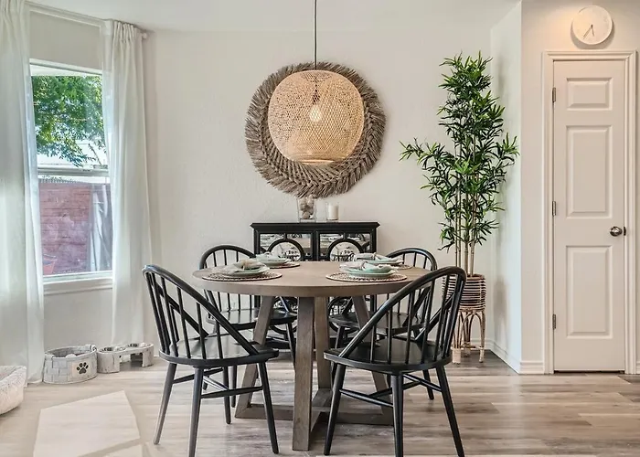 Cozy 3Br - Pet-Friendly Haven With Fireplace