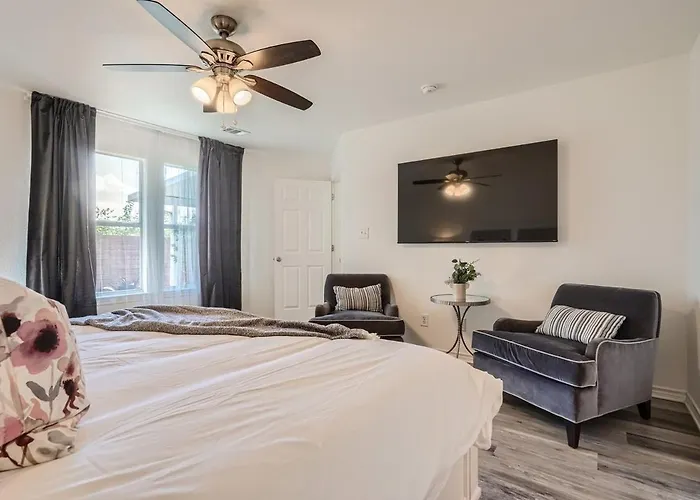 Cozy 3Br - Pet-Friendly Haven With Fireplace