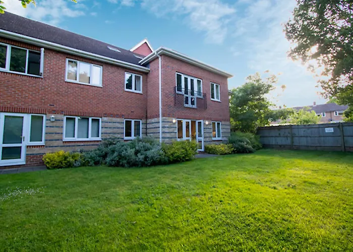 Stylish Bracknell Top Floor Apartment
