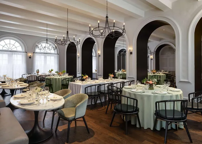 Mills House Charleston, Curio Collection By Hilton