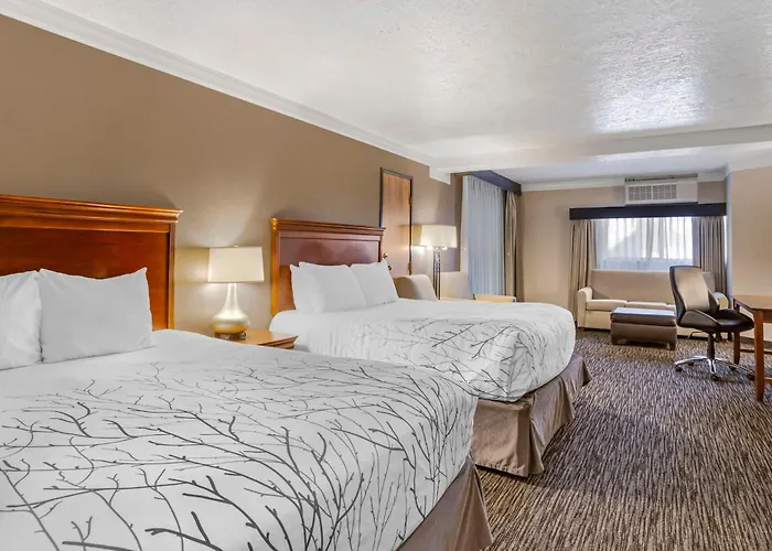 Best Western Plus Landmark Inn