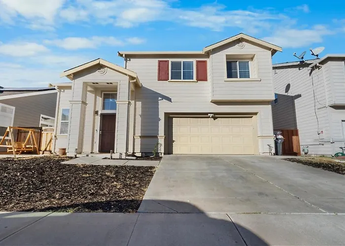4 Bedroom Home In Tracy 2 Minutes To Highway