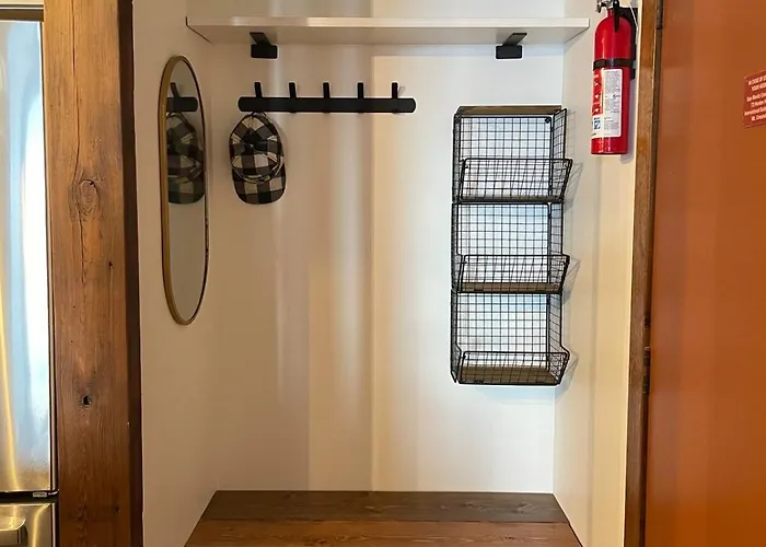 Newly Renovated Ski In Ski Out 2Br Condo