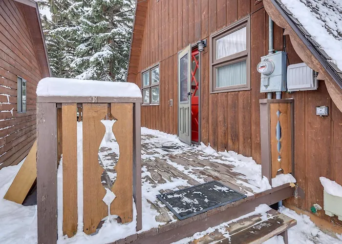 Red Lodge Cabin W/ Hot Tub ~ 1/2 Mi To Downtown!