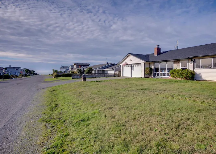 Ocean & Sunset Views: Brookings Home Near Town!