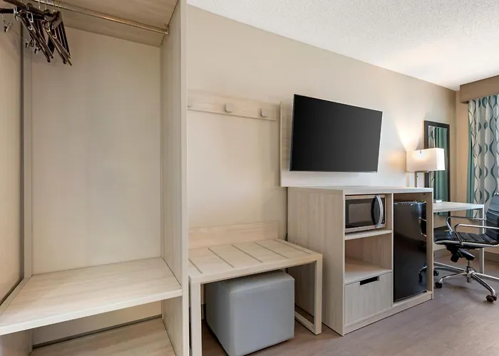 Best Western Plus Lafayette Hotel University Area
