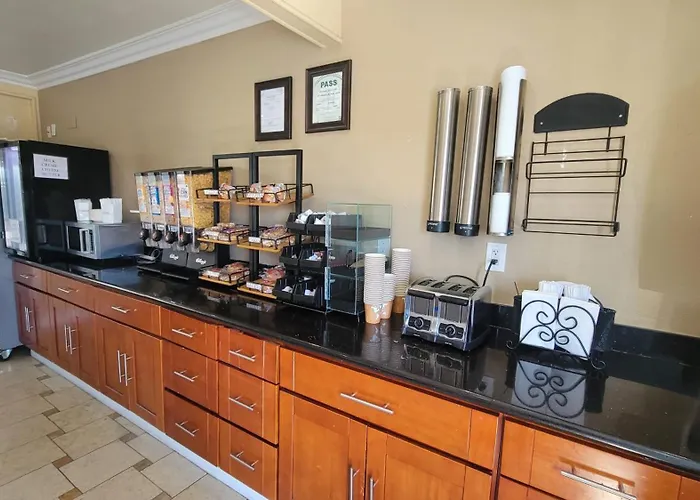 Marinwood Inn & Suites