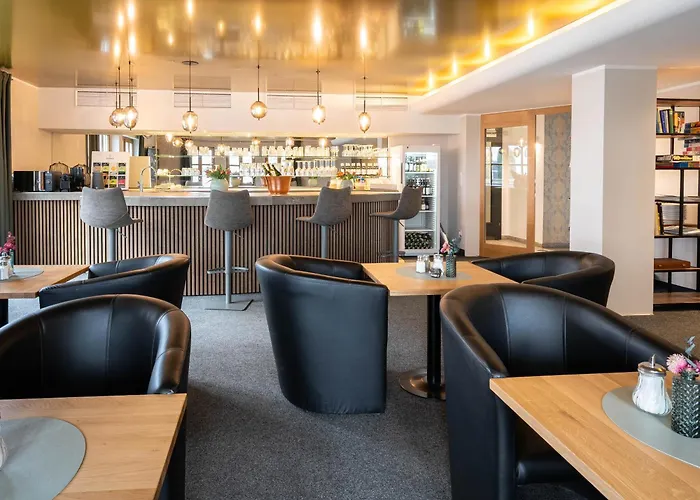 Sopherl Am See - Fruehstueck Auf Der Seeterrasse, Sehr Ruhig Und Wunderschoen Am See, 3 Minuten Nach Oberpfaffenhofen, Viele Radtouren, Restaurants & Cafes In Der Umgebung