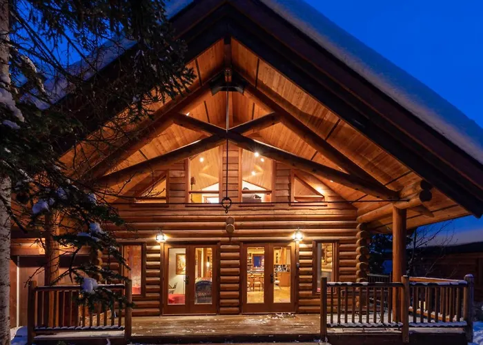 Grizzpaw Lodge - Mountain Resort - 5 Bedroom Chalet - Sleeps 14 People