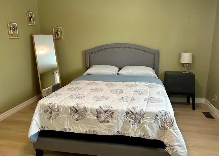 Cheerful 4 Bedroom With Sunroom