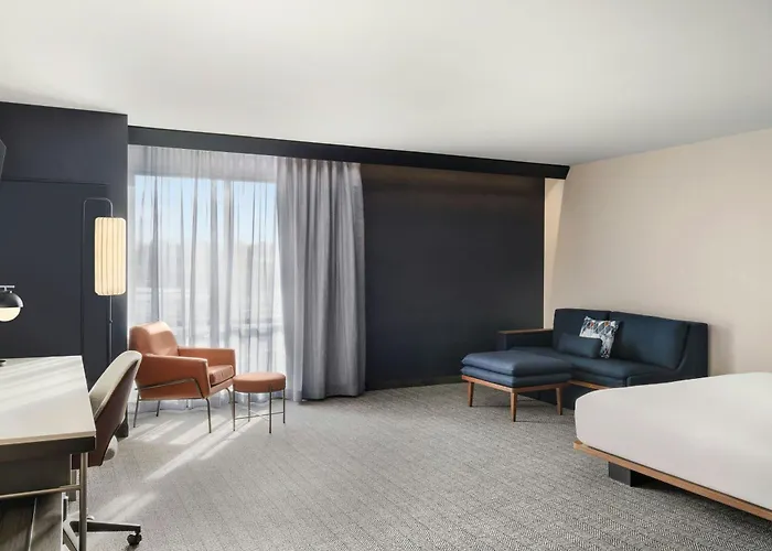Courtyard By Marriott Milwaukee Brookfield At Poplar Creek