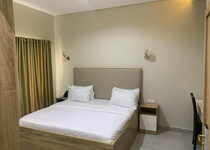 Greywood Hotel And Apartments