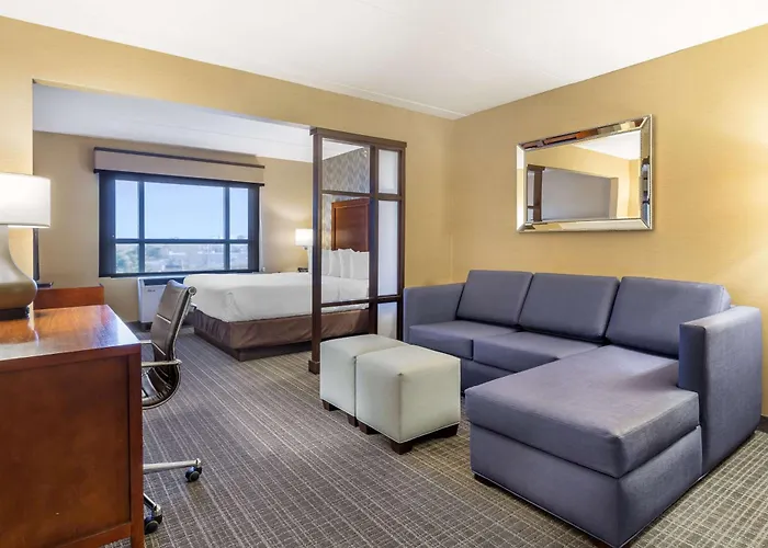 Comfort Inn & Suites Logan International Airport