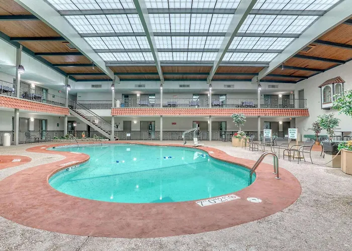 Quality Inn & Suites Green Bay Downtown