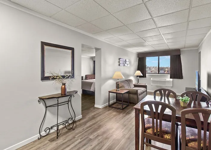 Quality Inn & Suites Green Bay Downtown