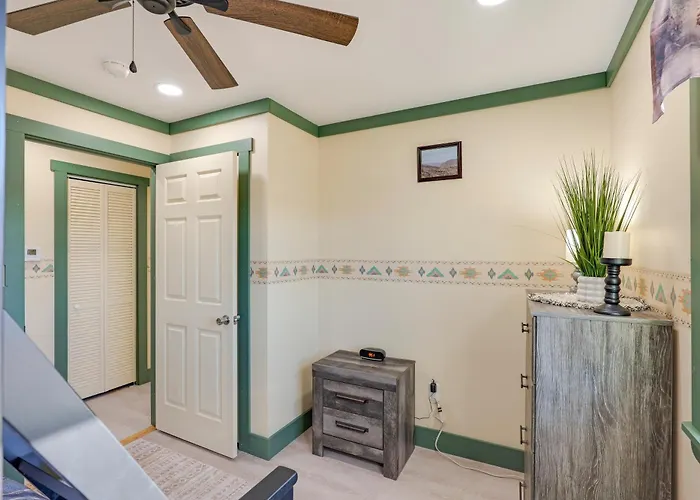 9 Mi To Lake Carlsbad: Pet-Friendly Apt