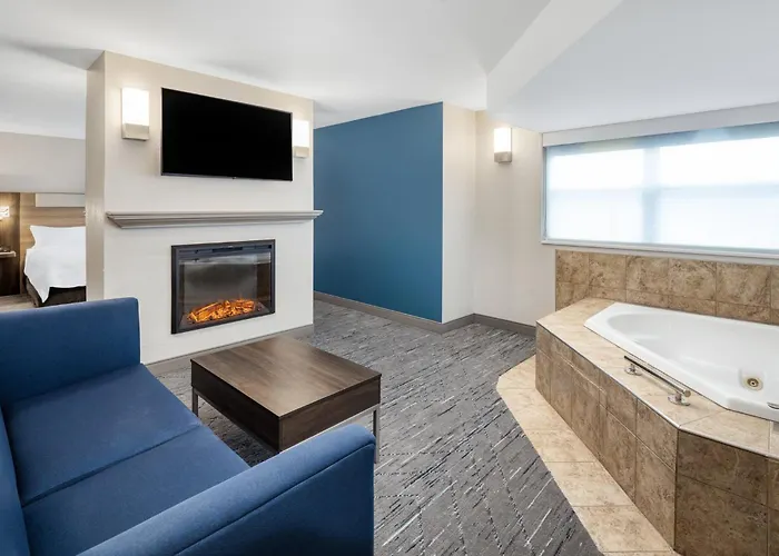 Holiday Inn Express & Suites - Green Bay East By Ihg