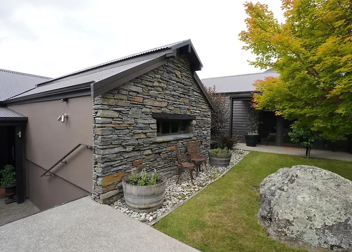 Mt Rosa Lodge Boutique Vineyard Accommodation Gibbston