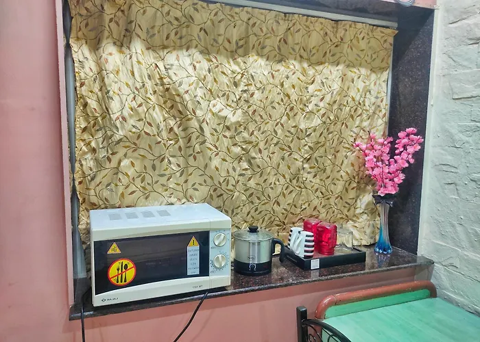 Ivory Room, Ac, Smart Tv, Ensuite, Independent Homestay