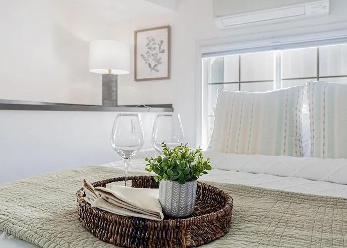 Lakefront Cottage With Ac