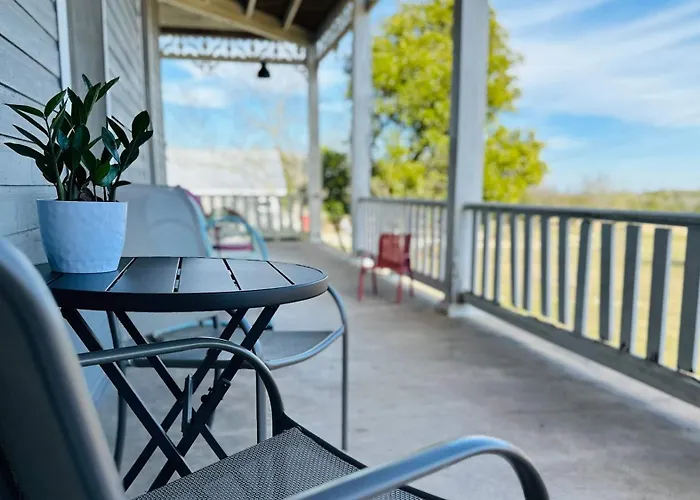 Historic 1Br Farmhouse - Firepit - Mountain Views