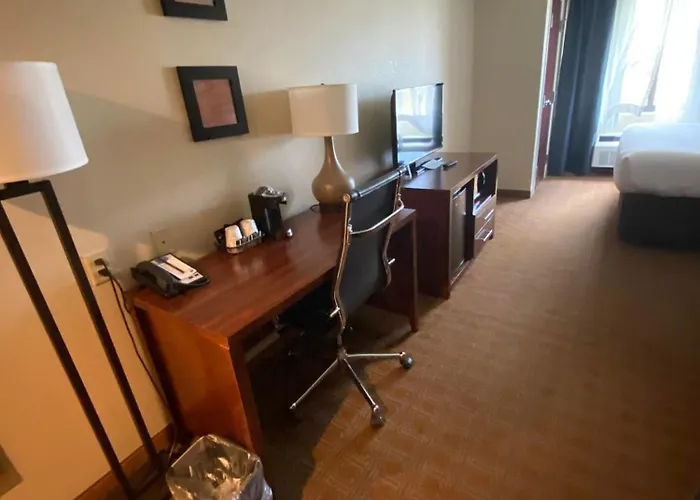 Comfort Inn & Suites Brattleboro I-91