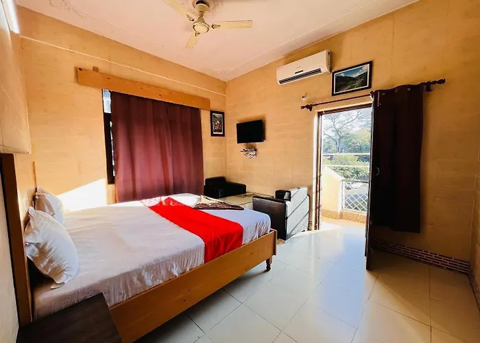 Hotel Raj Golden & Restaurant