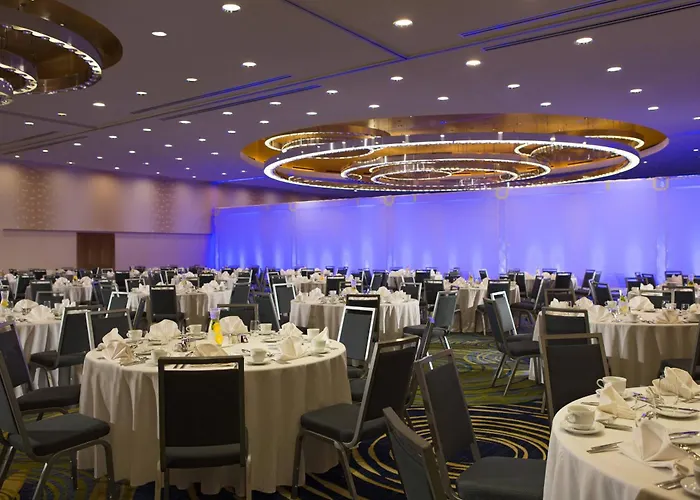 Renaissance Arlington Capital View Hotel