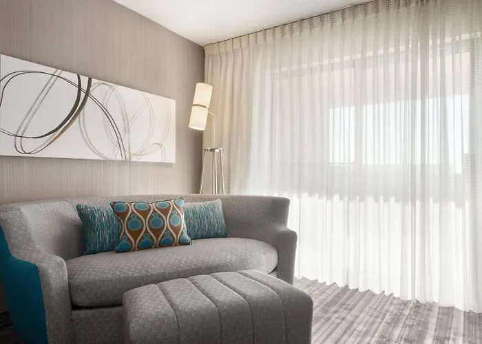 Courtyard By Marriott Chicago Bloomingdale