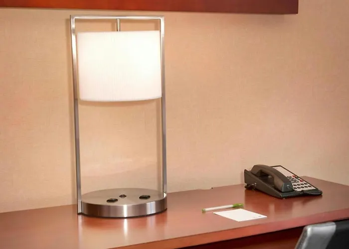 Courtyard By Marriott Hartford Windsor Airport