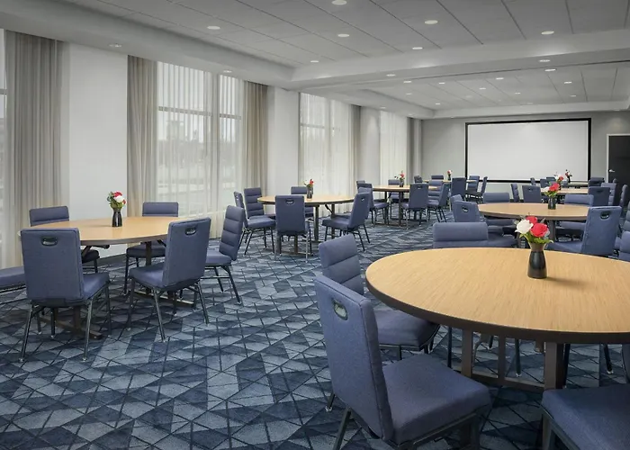 Courtyard By Marriott Muncie At Horizon Convention Center