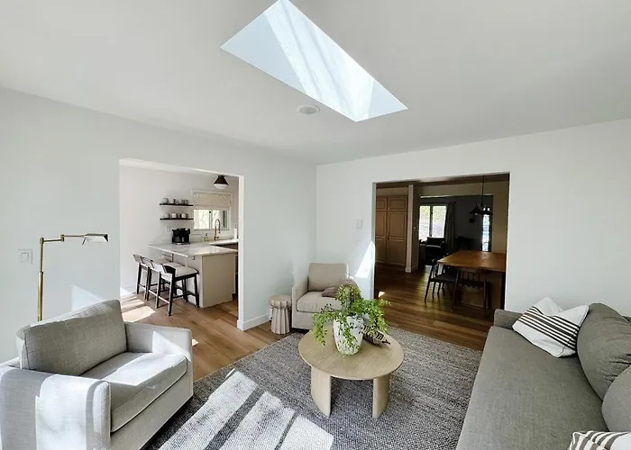 Downtown Sister Bay New Listing - Cardinal Retreat