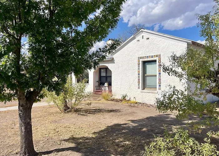 Courthouse Corner - Beautiful Adobe, Pet Friendly