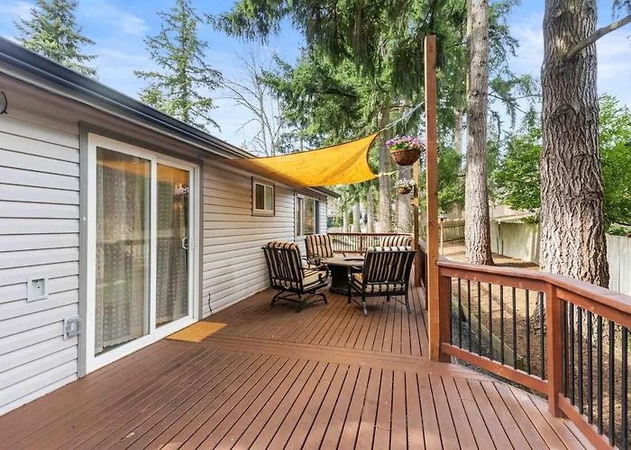Luxury Living - Kirkland Stylish Home - Prime Spot