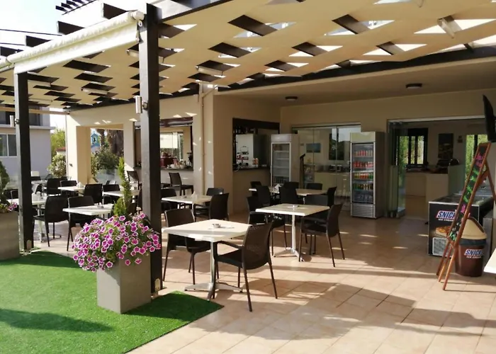 Carisa Suites And Apartments