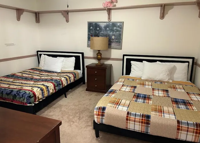 Southern Large Lake Front Custom Estate, Sleeps 16