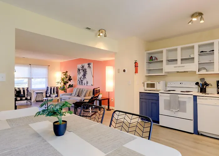 Walk To Atlantic Beach: Townhome W/ Patio!