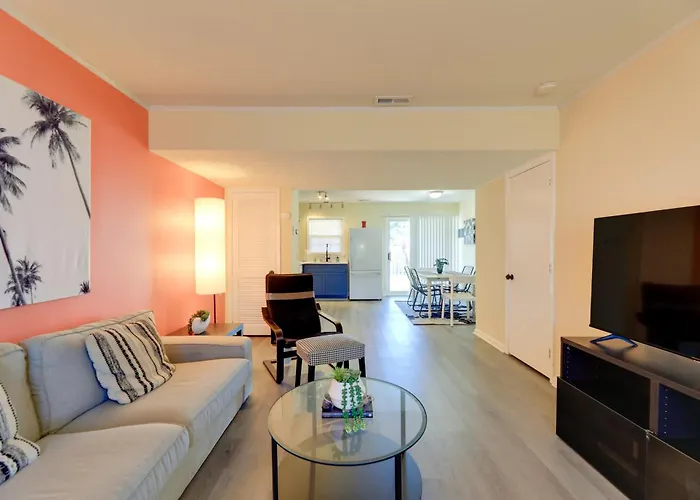 Walk To Atlantic Beach: Townhome W/ Patio!
