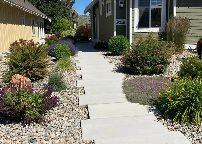Sandy Beach Sauvignon Cottage - Osoyoos Escapade 3Bd-2Bt
