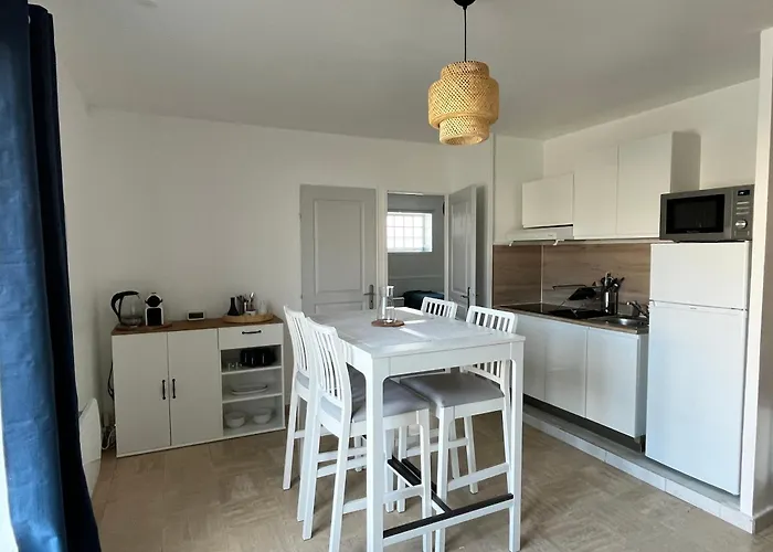 Maison familiale et chaleureuse av 2 chambres et terrasse, quartier chaume pour max 6 pers