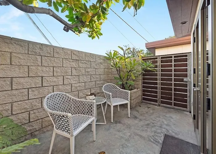 Hi-Tech Hideaway - Modern & Ocean Front!