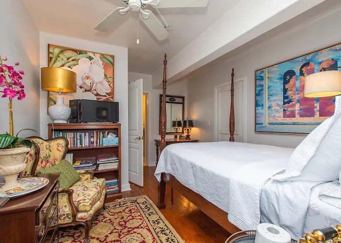 Burns Square Boutique Hotel