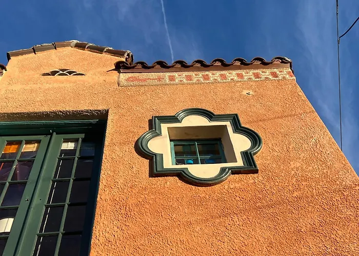 Burns Square Boutique Hotel