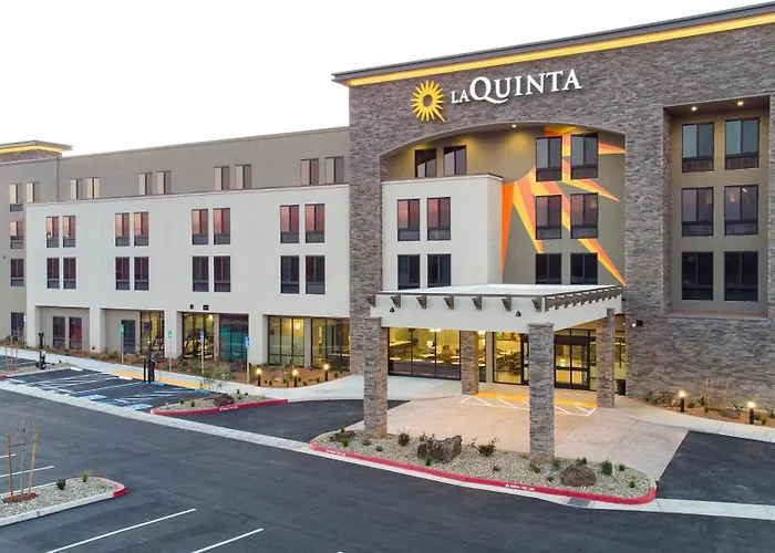 La Quinta Inn And Suites By Wyndham Lincoln