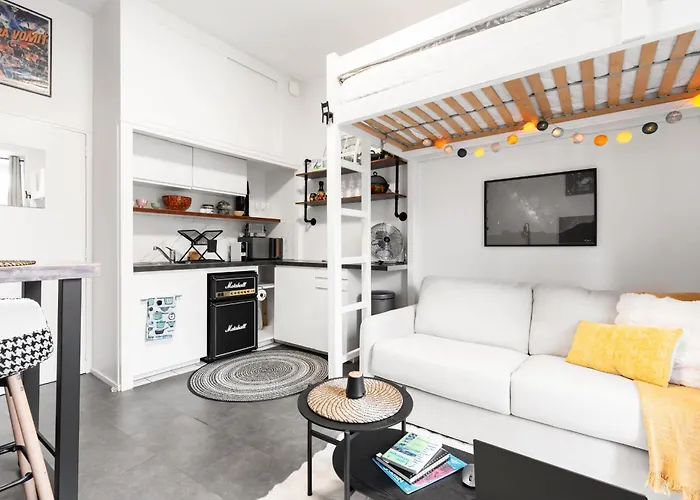 Au Pas de Bouffay, perched nest, medieval quarter