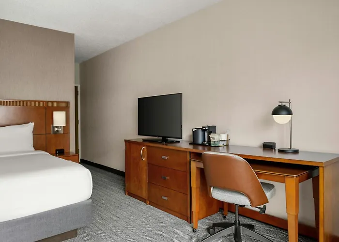 Courtyard By Marriott Detroit Livonia