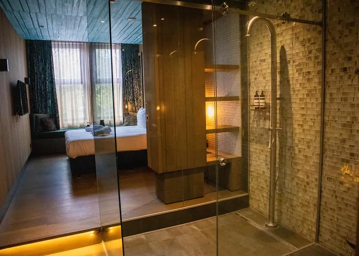 Manzo's Suites