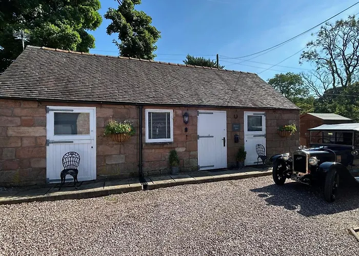Charming Rustic Barn Conversion Sleeps 2 Near Alton Towers, Polar Bears, Peak District